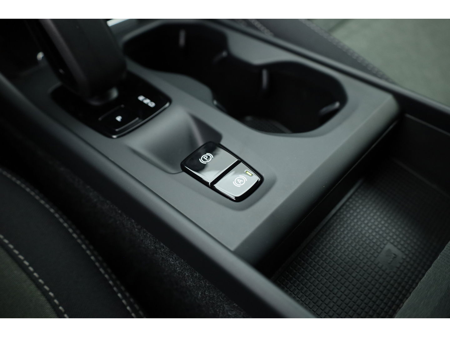 Volvo XC40 1.5 T4 Plug-in hybrid Core Bright | Camera | Navi | Stoel- & Stuurverw. | CarPlay |
