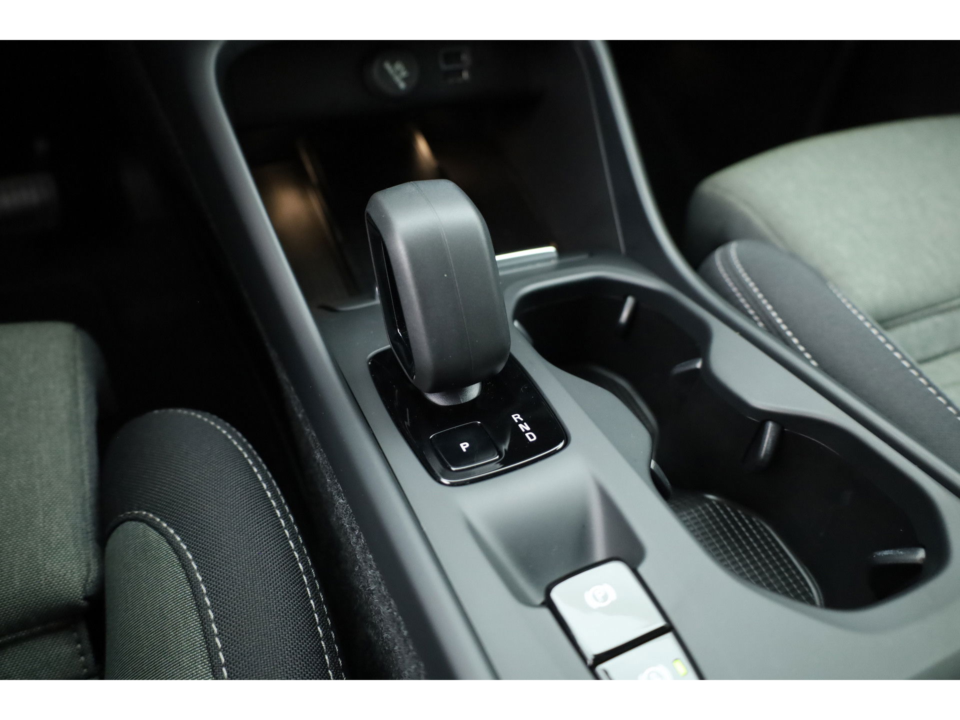 Volvo XC40 1.5 T4 Plug-in hybrid Core Bright | Camera | Navi | Stoel- & Stuurverw. | CarPlay |