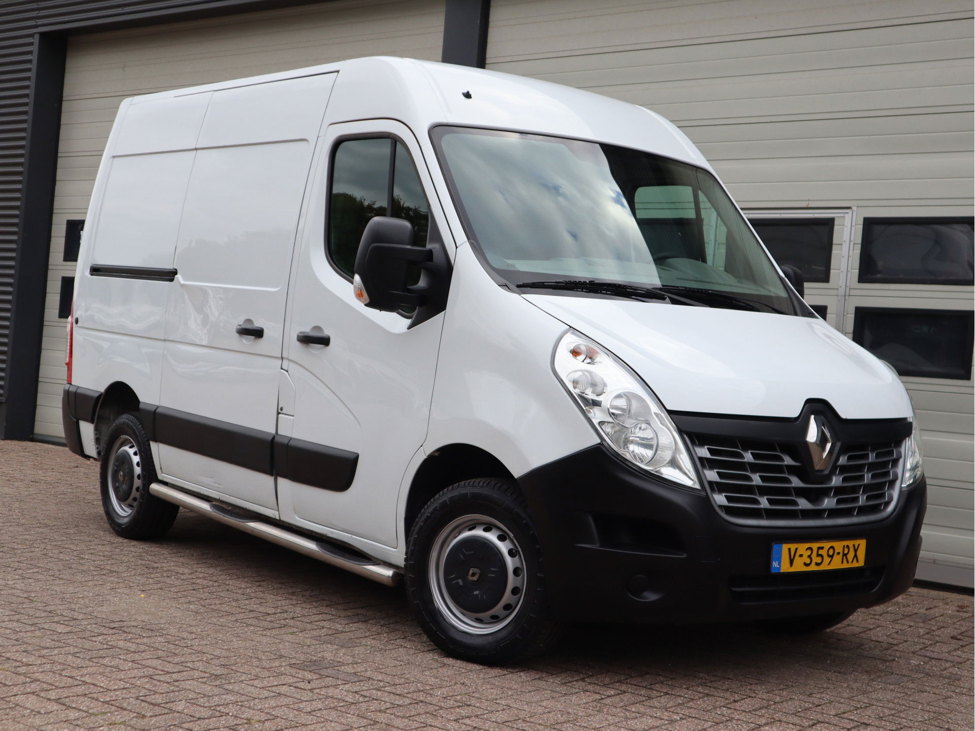 Renault Master T35 2.3 dCi 126pk L1H2 - Airco - Cruise - 3 Zits - Euro 5