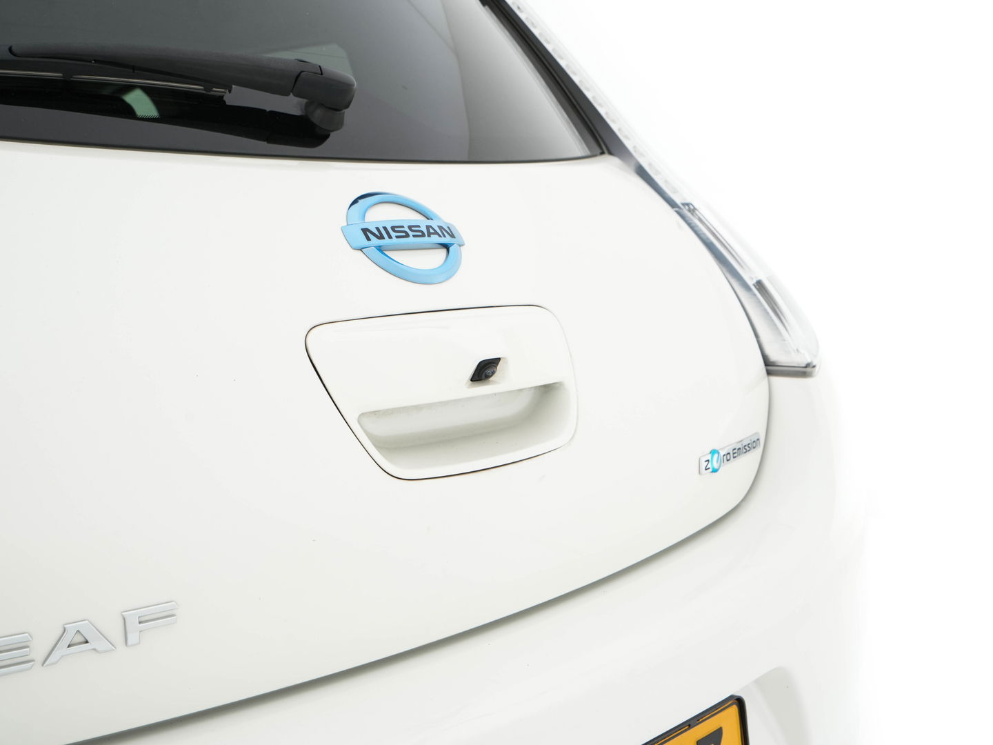 Nissan Leaf Tekna 24 kWh Aut. *LUXURY-LEATHER | FULL-LED | BOSE-SURROUND | TOP-VIEW | KEYLESS | NAVI-FULLMAP | ECC | HEATED-COMFORTSEATS | CAMERA | DIGI-COCKPIT | PRIVACY-GLASS |  17"ALU*
