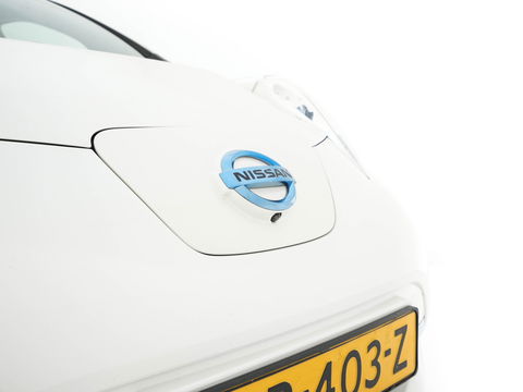 Nissan Leaf Tekna 24 kWh Aut. *LUXURY-LEATHER | FULL-LED | BOSE-SURROUND | TOP-VIEW | KEYLESS | NAVI-FULLMAP | ECC | HEATED-COMFORTSEATS | CAMERA | DIGI-COCKPIT | PRIVACY-GLASS |  17"ALU*