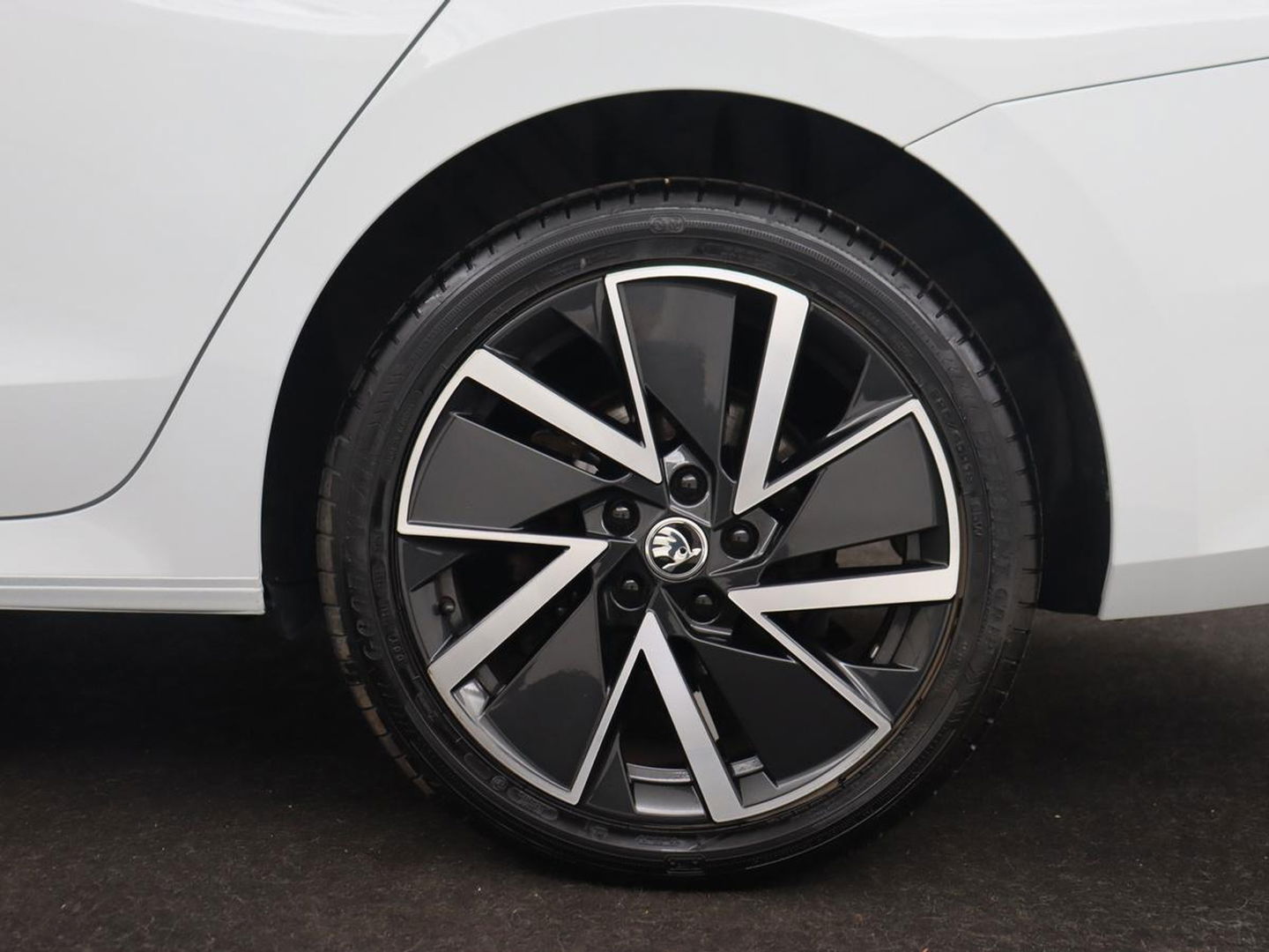 Škoda Octavia Combi 1.4 TSI iV PHEV Business Edition | Adaptive Cruise | Stoel & Stuurverwarming | LED | Navigatie | Carplay | Massage | Elektrische achterklep | Camera