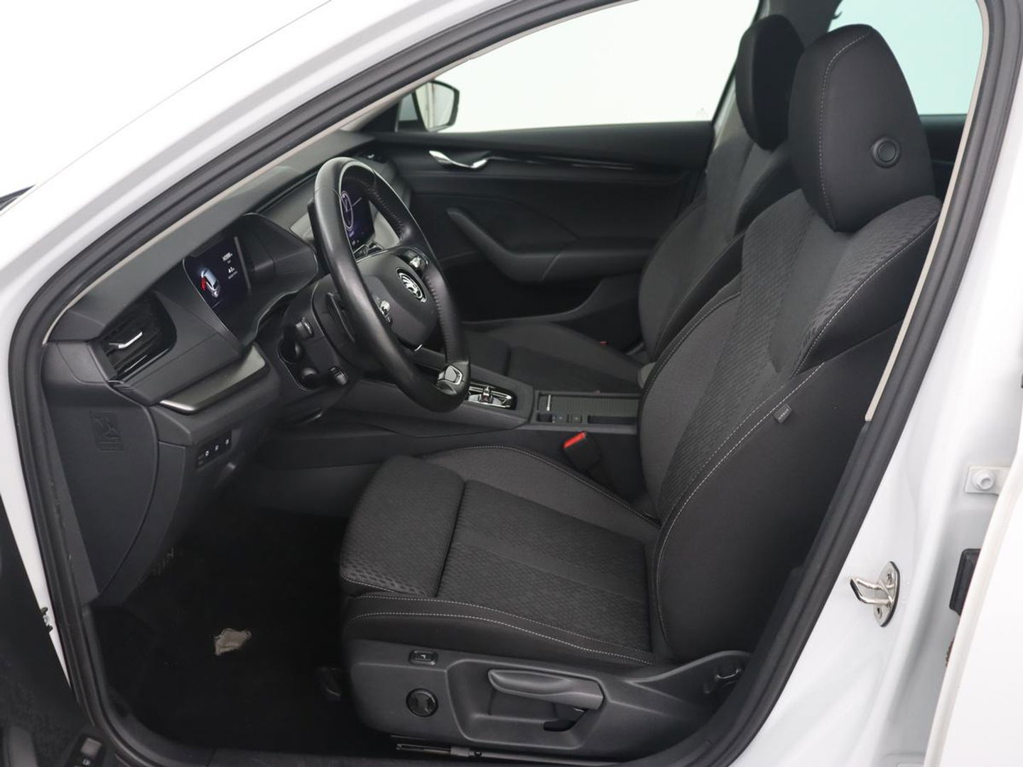 Škoda Octavia Combi 1.4 TSI iV PHEV Business Edition | Adaptive Cruise | Stoel & Stuurverwarming | LED | Navigatie | Carplay | Massage | Elektrische achterklep | Camera