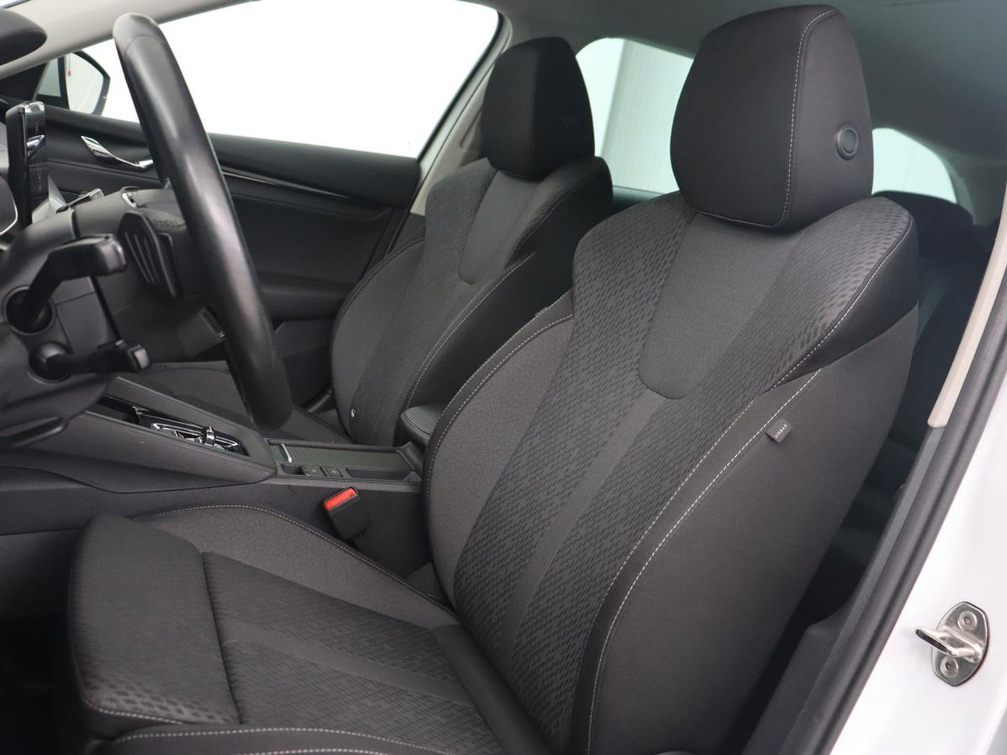 Škoda Octavia Combi 1.4 TSI iV PHEV Business Edition | Adaptive Cruise | Stoel & Stuurverwarming | LED | Navigatie | Carplay | Massage | Elektrische achterklep | Camera