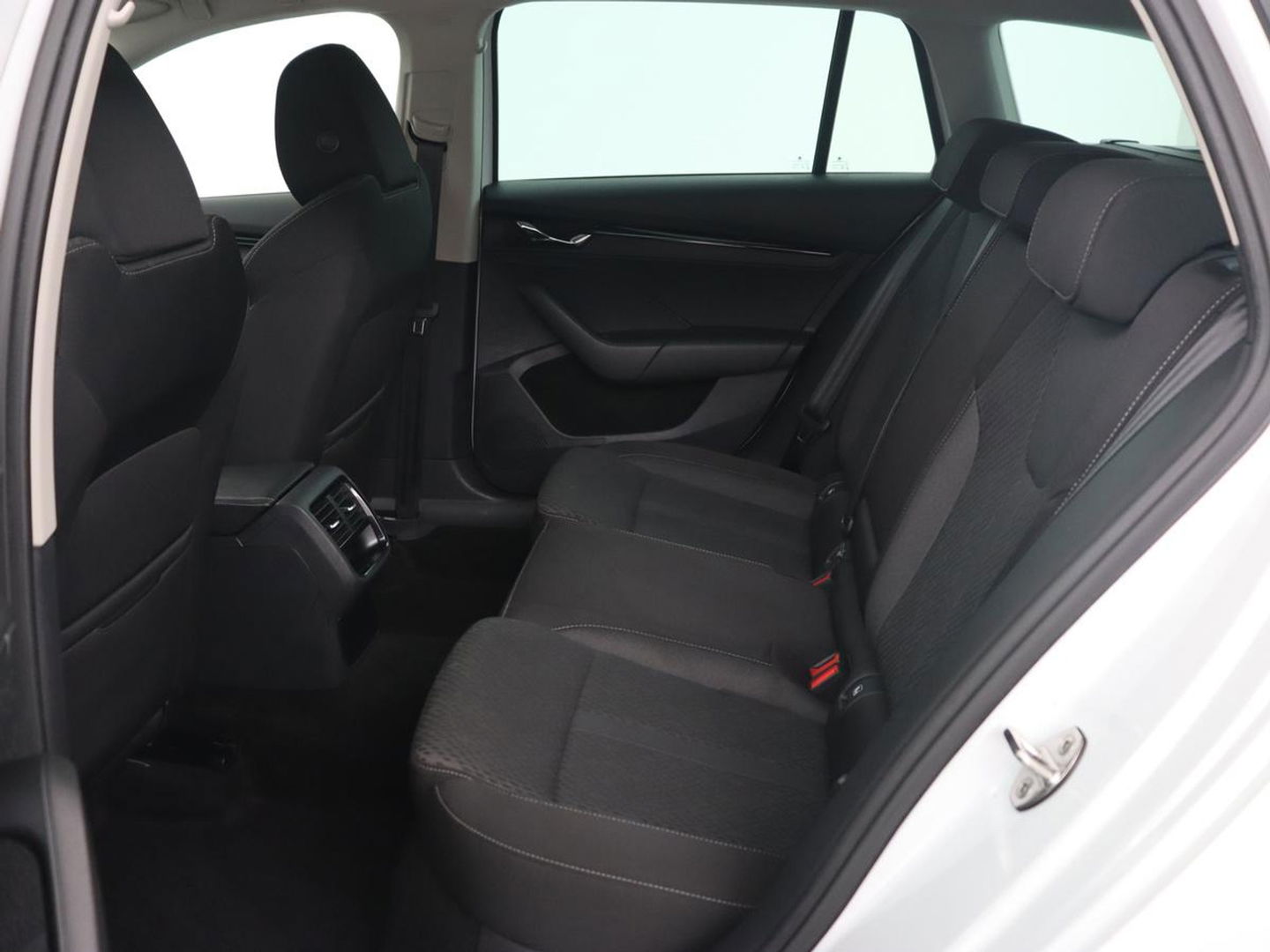Škoda Octavia Combi 1.4 TSI iV PHEV Business Edition | Adaptive Cruise | Stoel & Stuurverwarming | LED | Navigatie | Carplay | Massage | Elektrische achterklep | Camera