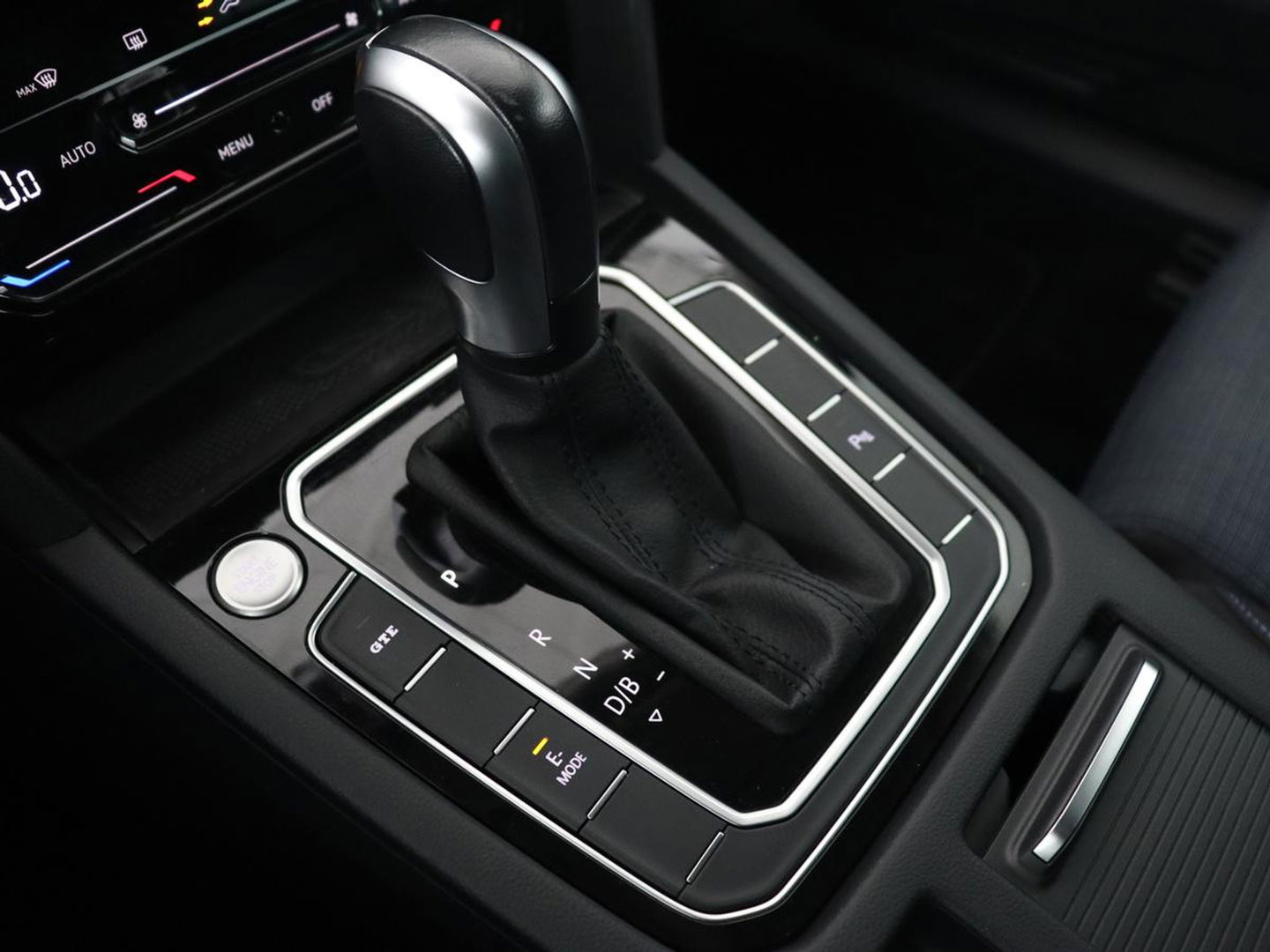 Volkswagen Passat 1.4 TSI PHEV GTE Business | Adaptive Cruise | Navigatie | Massage | Stoelverwarming | Carplay | Parkeerhulp | Plug In