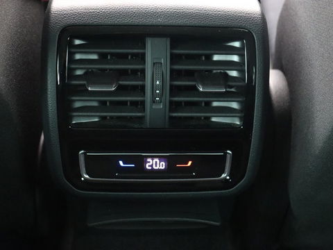 Volkswagen Passat 1.4 TSI PHEV GTE Business | Adaptive Cruise | Navigatie | Massage | Stoelverwarming | Carplay | Parkeerhulp | Plug In