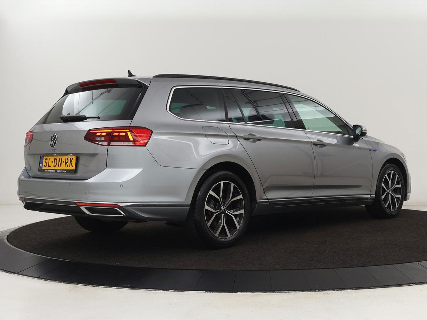 Volkswagen Passat 1.4 TSI PHEV GTE Business | Adaptive Cruise | Navigatie | Massage | Stoelverwarming | Carplay | Parkeerhulp | Plug In