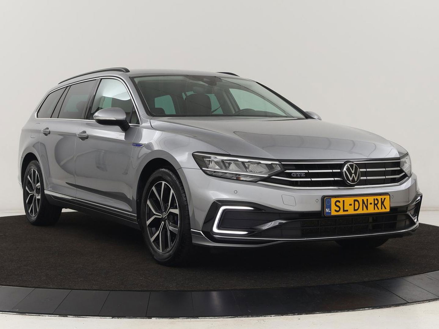 Volkswagen Passat 1.4 TSI PHEV GTE Business | Adaptive Cruise | Navigatie | Massage | Stoelverwarming | Carplay | Parkeerhulp | Plug In