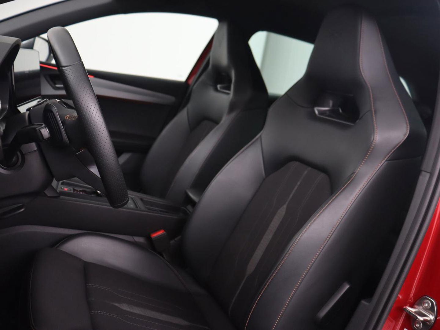 CUPRA Leon Sportstourer 1.4 TSI eHybrid PHEV VZ | Trekhaak Wegklapbaar | Stuurverwarming | Full LED | Camera | Stoelverwarming | Apple Carplay