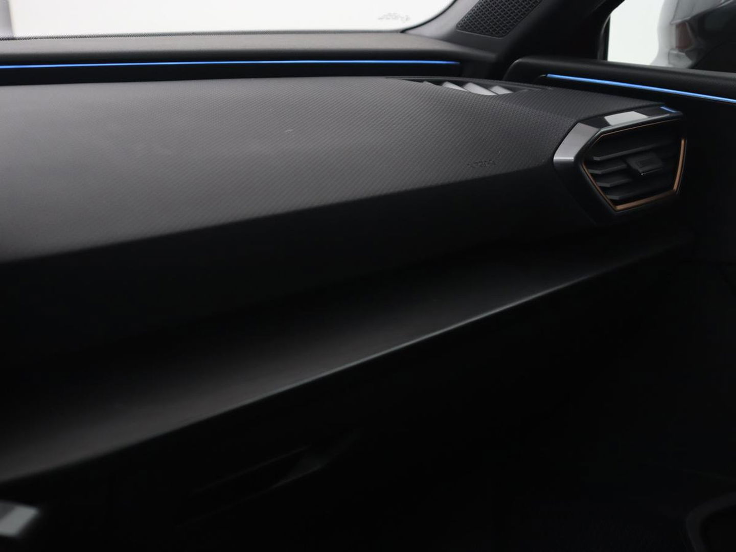 CUPRA Leon Sportstourer 1.4 TSI eHybrid PHEV VZ | Trekhaak Wegklapbaar | Stuurverwarming | Full LED | Camera | Stoelverwarming | Apple Carplay