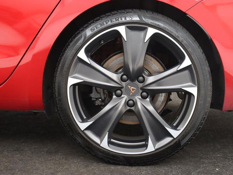 CUPRA Leon Sportstourer 1.4 TSI eHybrid PHEV VZ | Trekhaak Wegklapbaar | Stuurverwarming | Full LED | Camera | Stoelverwarming | Apple Carplay