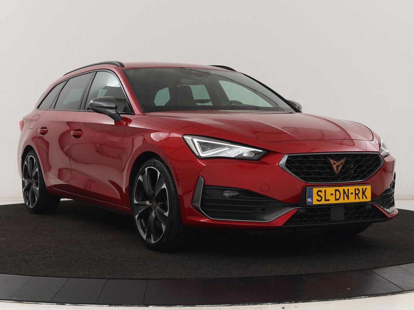 CUPRA Leon Sportstourer 1.4 TSI eHybrid PHEV VZ | Trekhaak Wegklapbaar | Stuurverwarming | Full LED | Camera | Stoelverwarming | Apple Carplay