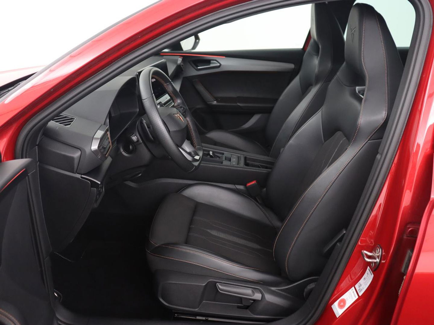 CUPRA Leon Sportstourer 1.4 TSI eHybrid PHEV VZ | Trekhaak Wegklapbaar | Stuurverwarming | Full LED | Camera | Stoelverwarming | Apple Carplay