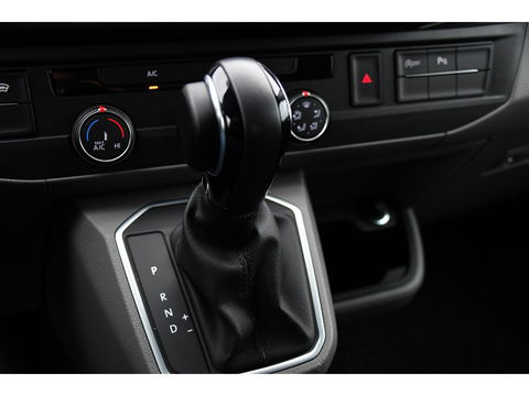 Volkswagen Transporter 2.0 TDI L2H1 Bulli Virtual, Cruise, Carplay, Automaat, Multimedia, Sensoren, 150PK, Trekhaak, LED, UNIEK!