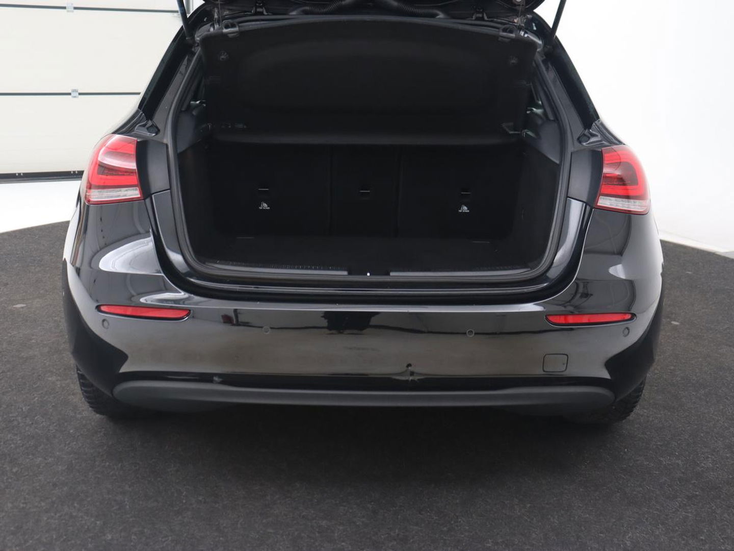 Mercedes-Benz A-Klasse 180 Business Solution | Carplay | Camera | Adaptive cruise | Automaat | Navigatie | Lane asssist | LED | Stoelverwarming