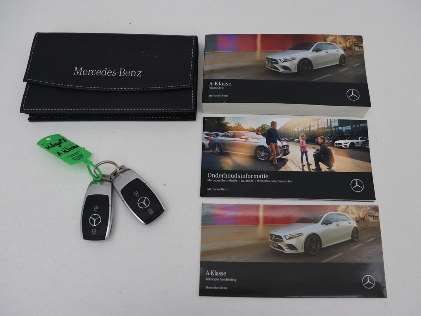 Mercedes-Benz A-Klasse 180 Business Solution | Carplay | Camera | Adaptive cruise | Automaat | Navigatie | Lane asssist | LED | Stoelverwarming