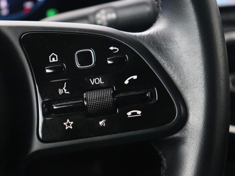 Mercedes-Benz A-Klasse 180 Business Solution | Carplay | Camera | Adaptive cruise | Automaat | Navigatie | Lane asssist | LED | Stoelverwarming