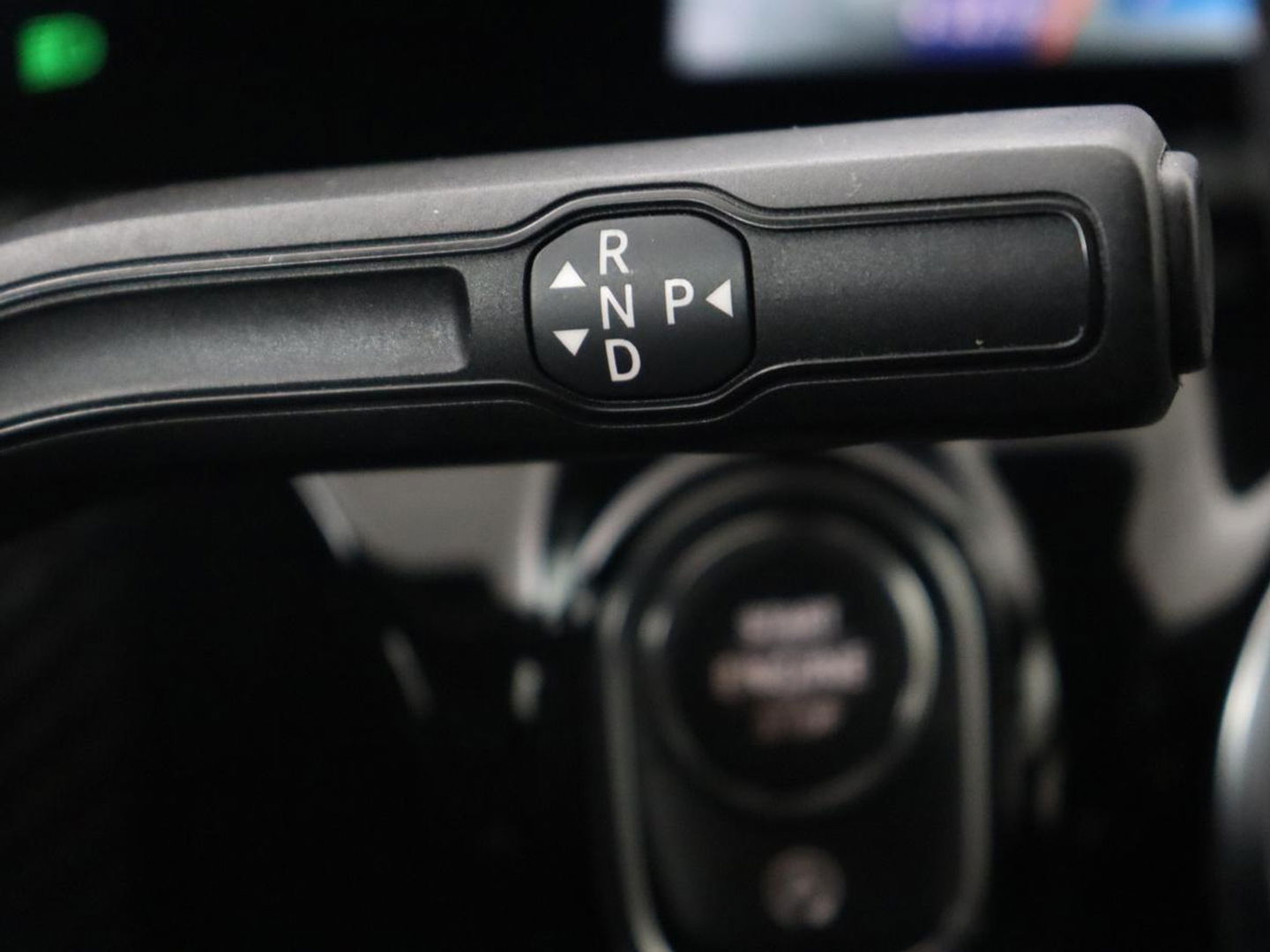 Mercedes-Benz A-Klasse 180 Business Solution | Carplay | Camera | Adaptive cruise | Automaat | Navigatie | Lane asssist | LED | Stoelverwarming