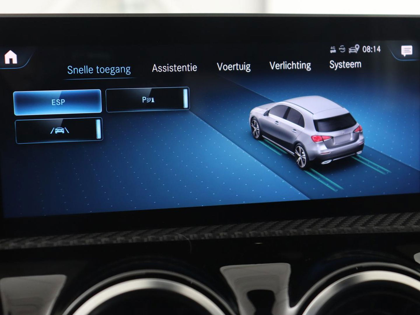Mercedes-Benz A-Klasse 180 Business Solution | Carplay | Camera | Adaptive cruise | Automaat | Navigatie | Lane asssist | LED | Stoelverwarming
