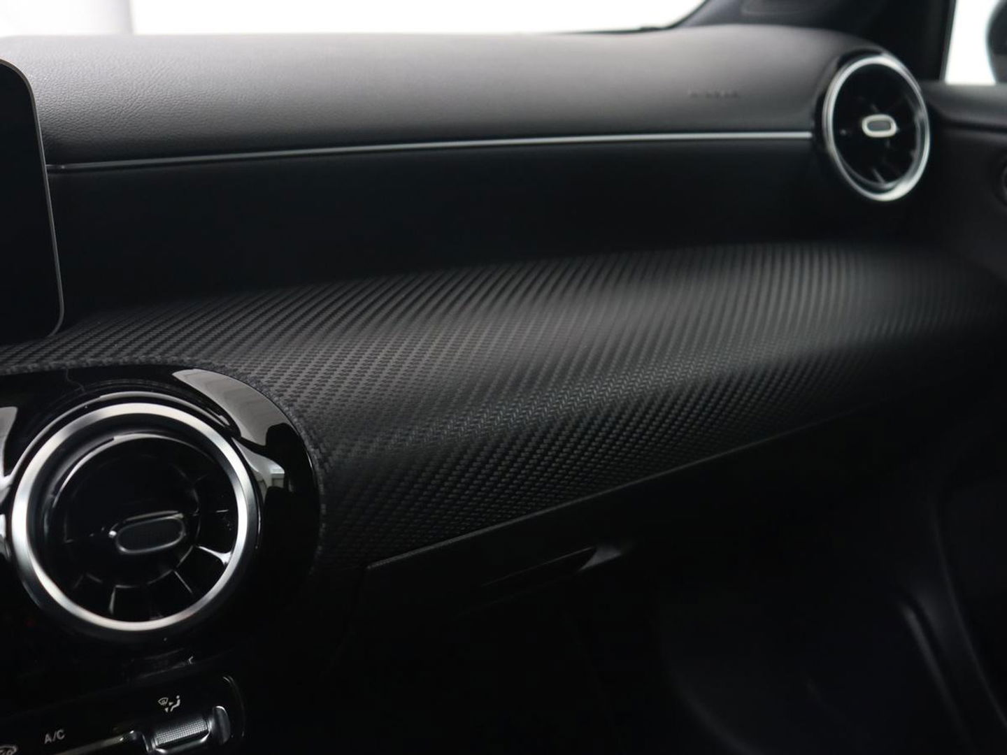 Mercedes-Benz A-Klasse 180 Business Solution | Carplay | Camera | Adaptive cruise | Automaat | Navigatie | Lane asssist | LED | Stoelverwarming