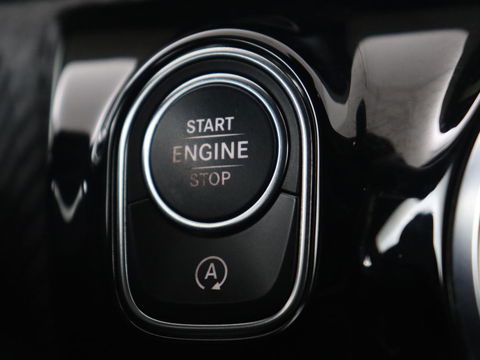Mercedes-Benz A-Klasse 180 Business Solution | Carplay | Camera | Adaptive cruise | Automaat | Navigatie | Lane asssist | LED | Stoelverwarming