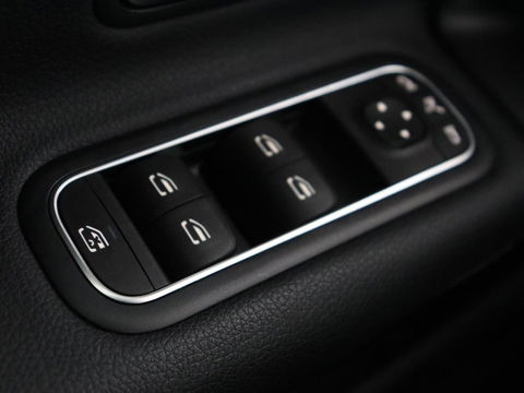 Mercedes-Benz A-Klasse 180 Business Solution | Carplay | Camera | Adaptive cruise | Automaat | Navigatie | Lane asssist | LED | Stoelverwarming