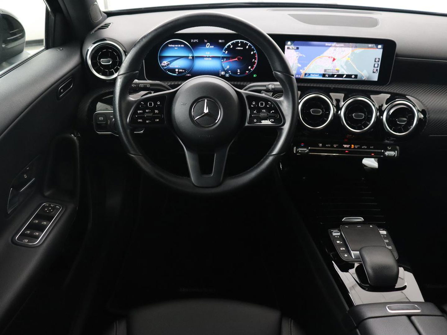Mercedes-Benz A-Klasse 180 Business Solution | Carplay | Camera | Adaptive cruise | Automaat | Navigatie | Lane asssist | LED | Stoelverwarming