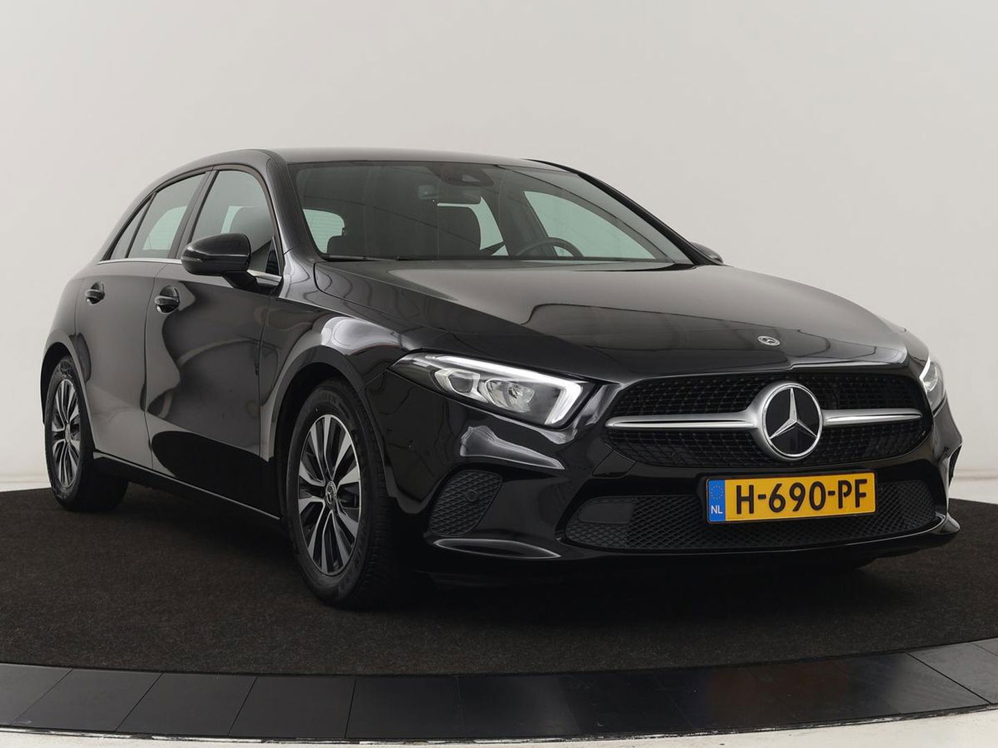 Mercedes-Benz A-Klasse 180 Business Solution | Carplay | Camera | Adaptive cruise | Automaat | Navigatie | Lane asssist | LED | Stoelverwarming