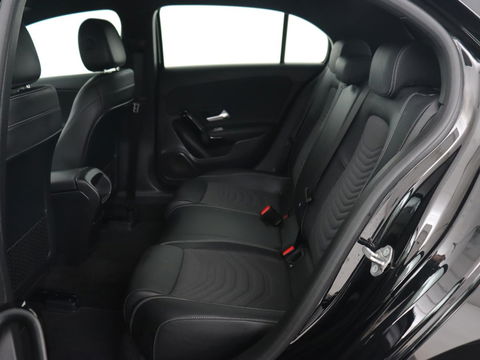 Mercedes-Benz A-Klasse 180 Business Solution | Carplay | Camera | Adaptive cruise | Automaat | Navigatie | Lane asssist | LED | Stoelverwarming
