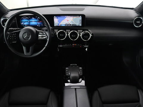 Mercedes-Benz A-Klasse 180 Business Solution | Carplay | Camera | Adaptive cruise | Automaat | Navigatie | Lane asssist | LED | Stoelverwarming