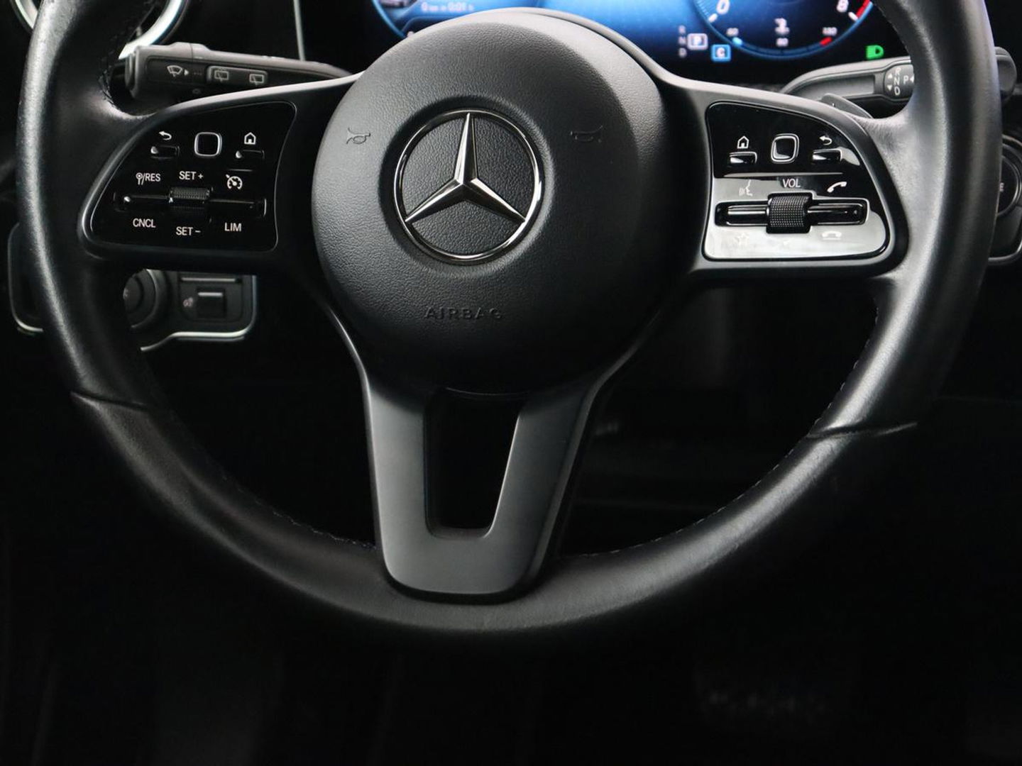 Mercedes-Benz A-Klasse 180 Business Solution | Carplay | Camera | Adaptive cruise | Automaat | Navigatie | Lane asssist | LED | Stoelverwarming