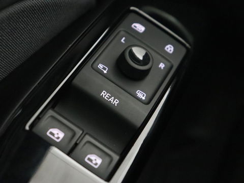 Volkswagen ID.3 Life 58 kWh | Carplay | Sfeerverlichting | Cruise Control | Stoelverwarming | Stuurverwarming | Parkeersensor | Navigatie | Climate controle