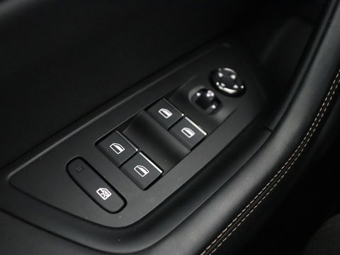 Peugeot 508 1.6 HYbrid 225 GT | Leder | Focal Sound | Stoelverwarming | Adaptive cruise | Carplay | Massage | Memory | Navigatie | PHEV | Plug In
