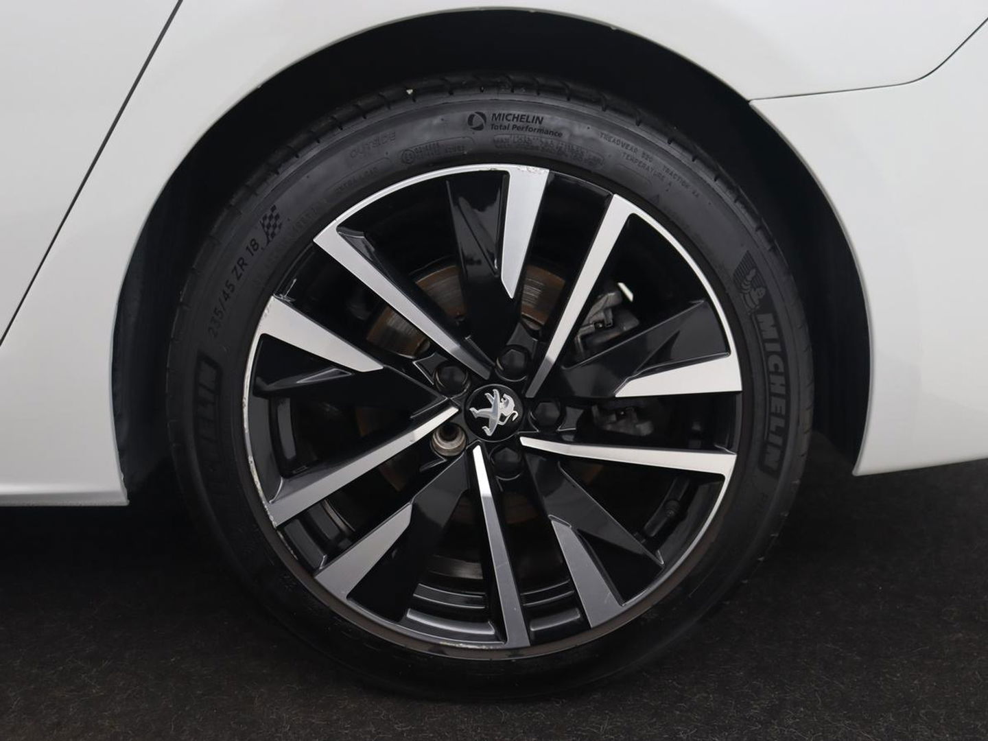 Peugeot 508 1.6 HYbrid 225 GT | Leder | Focal Sound | Stoelverwarming | Adaptive cruise | Carplay | Massage | Memory | Navigatie | PHEV | Plug In