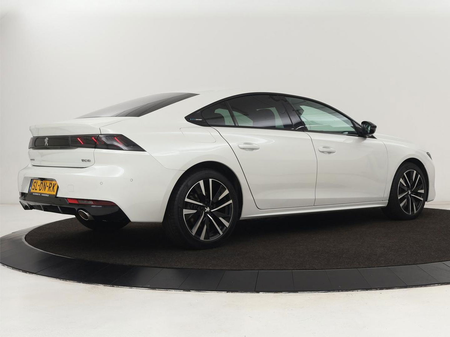 Peugeot 508 1.6 HYbrid 225 GT | Leder | Focal Sound | Stoelverwarming | Adaptive cruise | Carplay | Massage | Memory | Navigatie | PHEV | Plug In