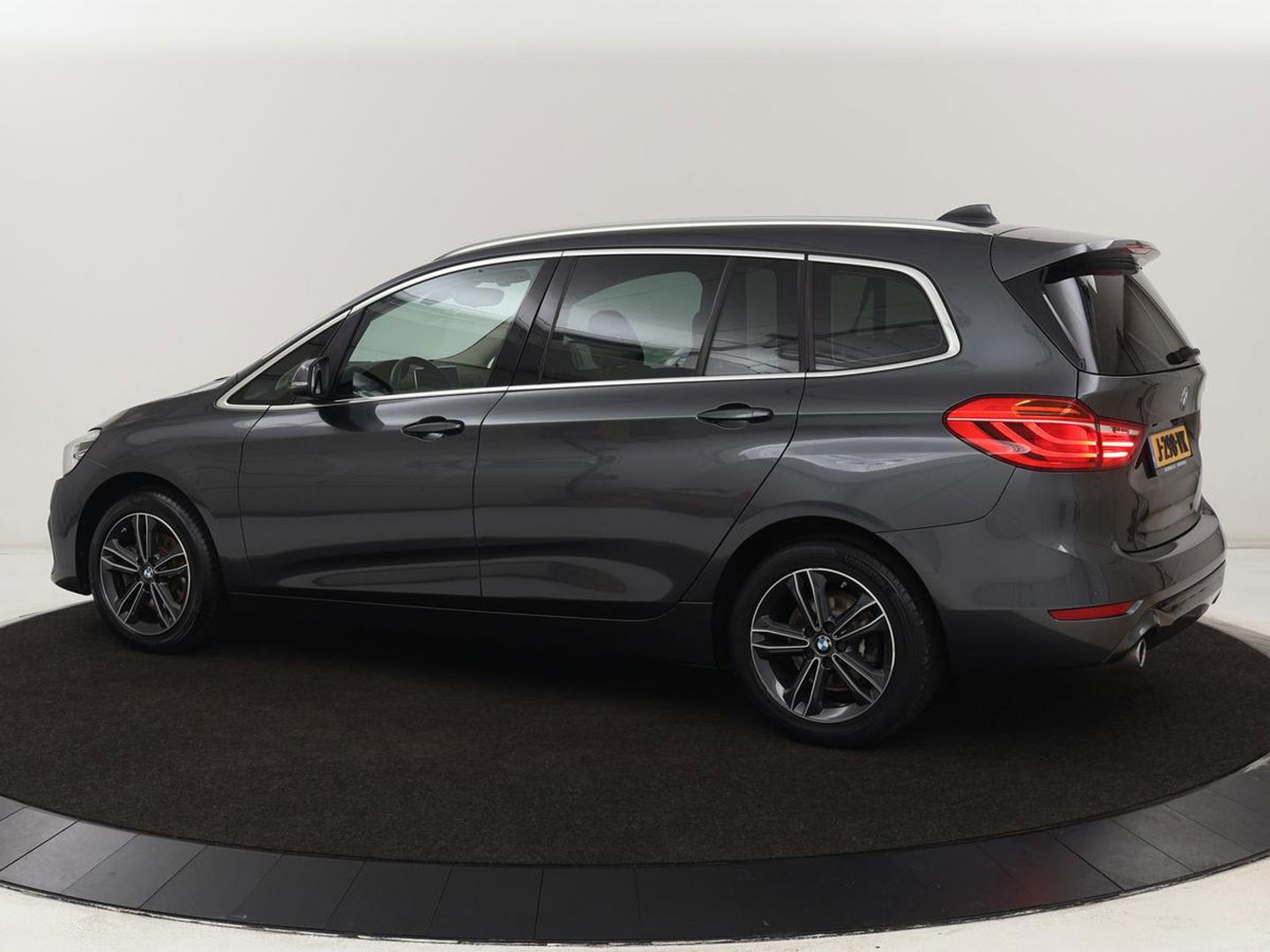 BMW 2 Serie Gran Tourer 218i High Executive Edition | 7-persoons | Automaat | Camera | Sfeerverlichting | Carplay | Cruise Control | Stoelverwarming | LED | Leder | Climate controle