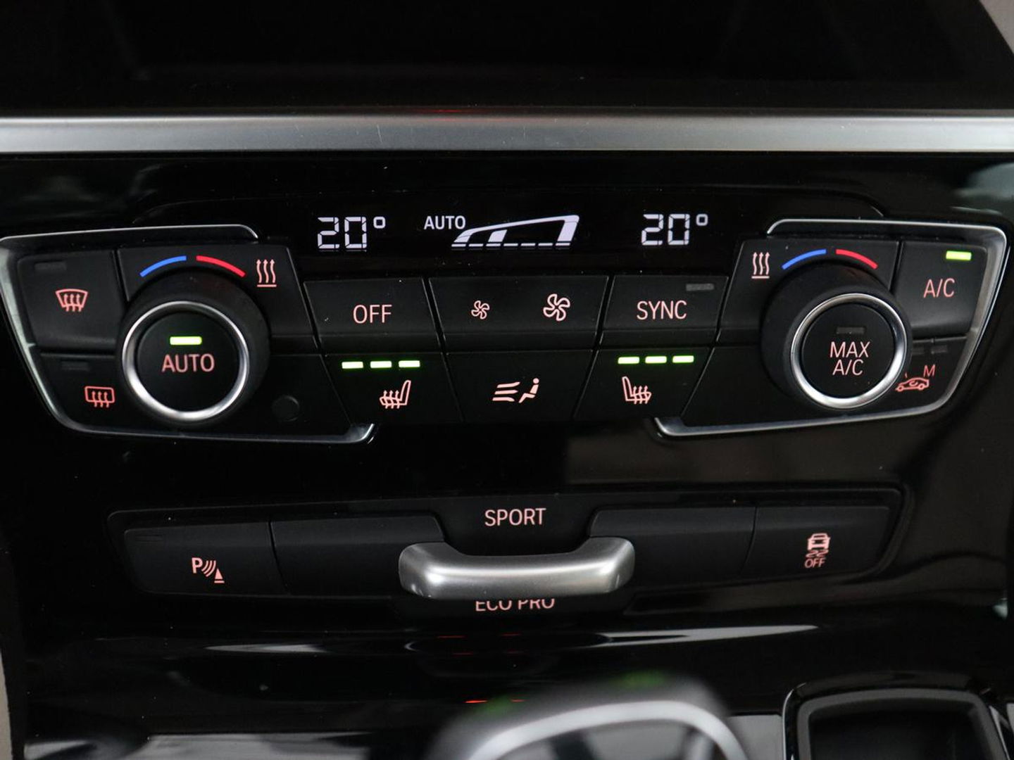 BMW 2 Serie Gran Tourer 218i High Executive Edition | 7-persoons | Automaat | Camera | Sfeerverlichting | Carplay | Cruise Control | Stoelverwarming | LED | Leder | Climate controle