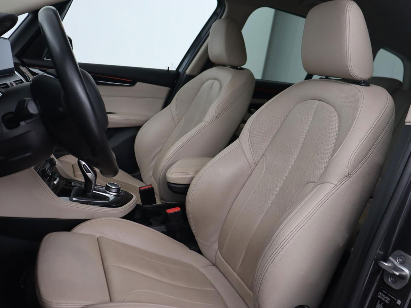 BMW 2 Serie Gran Tourer 218i High Executive Edition | 7-persoons | Automaat | Camera | Sfeerverlichting | Carplay | Cruise Control | Stoelverwarming | LED | Leder | Climate controle