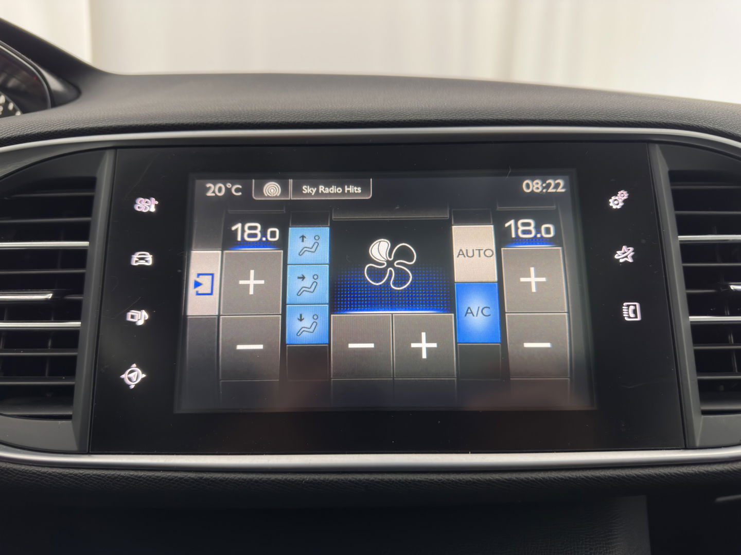 Peugeot 308 SW 1.6 BlueHDI Blue Lease Executive Pack *PANO | NAVI-FULLMAP | CAMERA | COMFORT-SEATS | DAB+ | ECC | PDC | CRUISE | PRIVACY-GLASS | TOWBAR | 16"ALU*