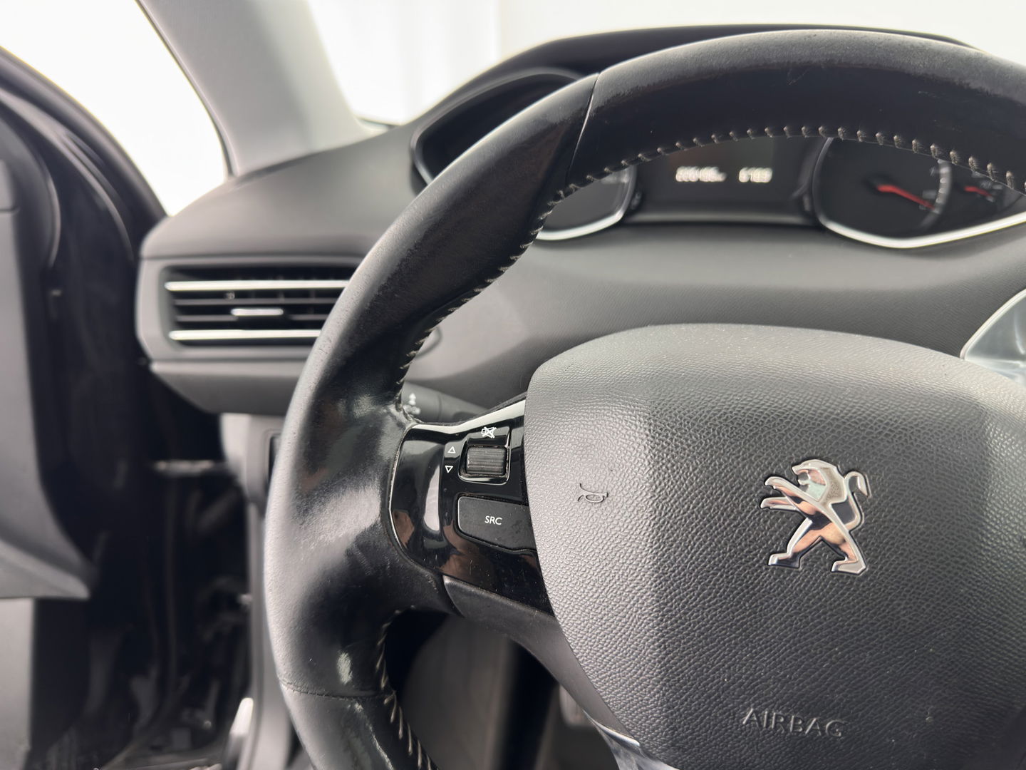 Peugeot 308 SW 1.6 BlueHDI Blue Lease Executive Pack *PANO | NAVI-FULLMAP | CAMERA | COMFORT-SEATS | DAB+ | ECC | PDC | CRUISE | PRIVACY-GLASS | TOWBAR | 16"ALU*