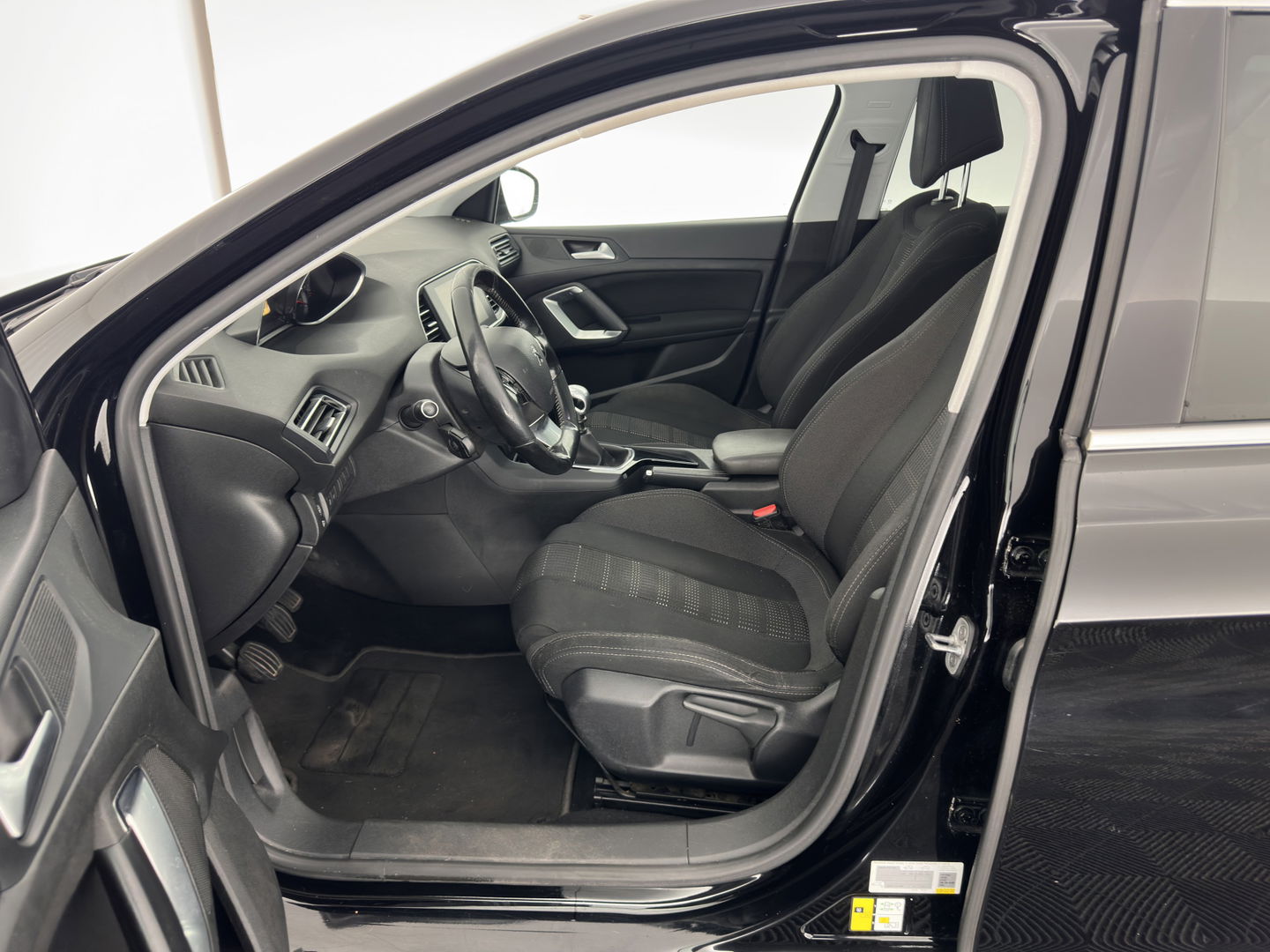 Peugeot 308 SW 1.6 BlueHDI Blue Lease Executive Pack *PANO | NAVI-FULLMAP | CAMERA | COMFORT-SEATS | DAB+ | ECC | PDC | CRUISE | PRIVACY-GLASS | TOWBAR | 16"ALU*