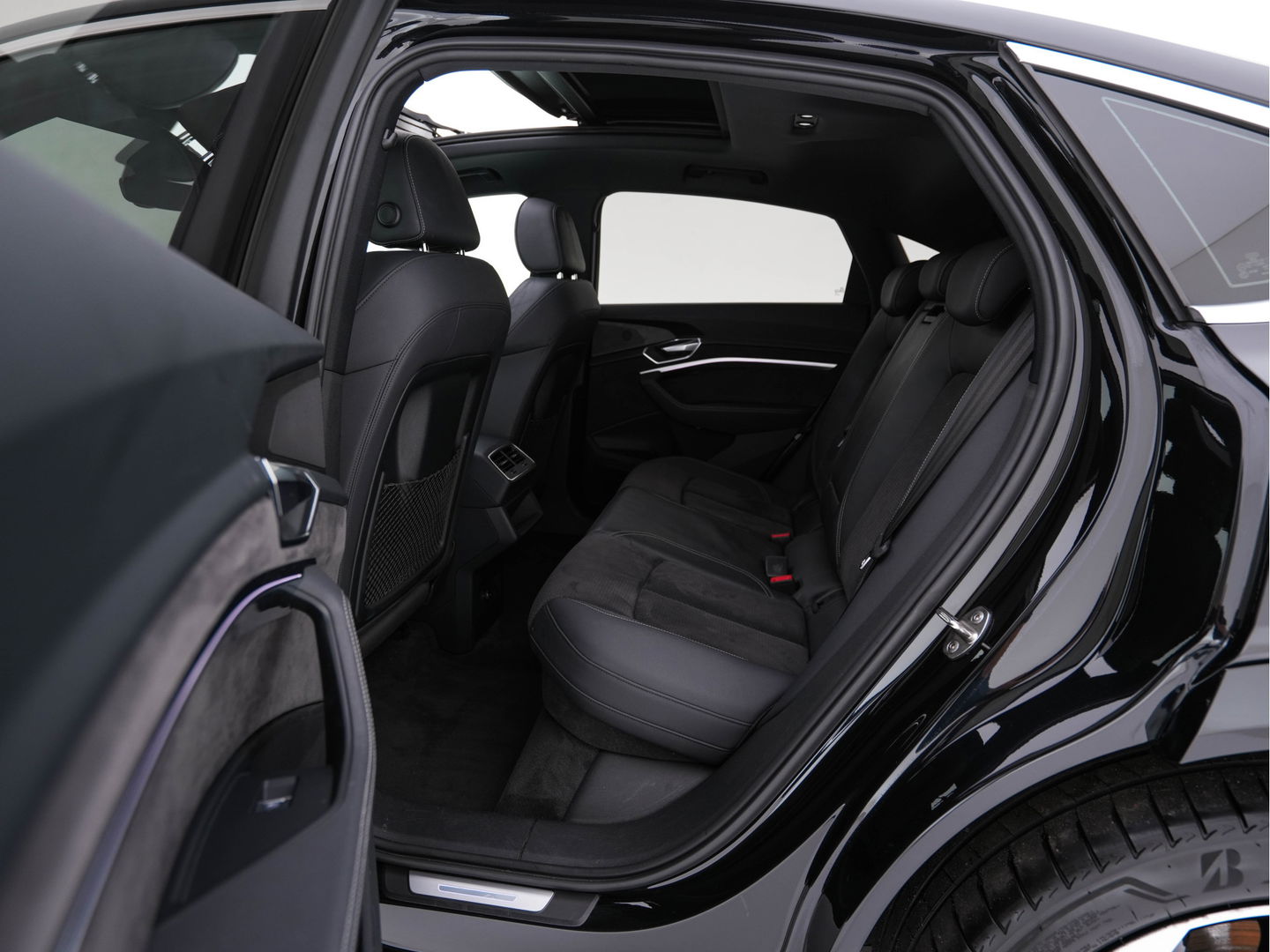 Audi e-tron Sportback 50 Quattro S-line Edition 71 kWh [ 3-Fase ] { SOH-100%} (INCL-BTW) *PANO | LEATHER-FABRIC | FULL-LED | ADAPTIVE-CRUISE | MEMORY-PACK | AIR-SUSPENSION | DIGI-COCKPIT | HEATED-SPORTSEATS | NAVI-FULLMAP | ECC | PDC | CRUISE | 20''ALU*