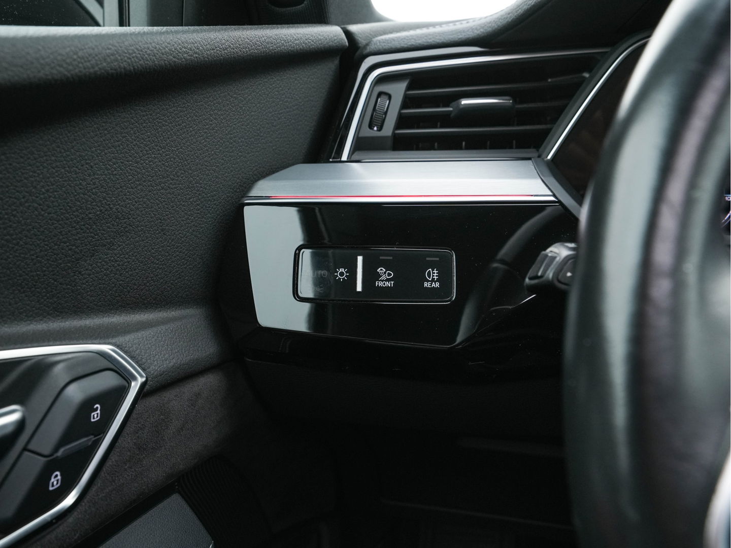 Audi e-tron Sportback 50 Quattro S-line Edition 71 kWh [ 3-Fase ] { SOH-100%} (INCL-BTW) *PANO | LEATHER-FABRIC | FULL-LED | ADAPTIVE-CRUISE | MEMORY-PACK | AIR-SUSPENSION | DIGI-COCKPIT | HEATED-SPORTSEATS | NAVI-FULLMAP | ECC | PDC | CRUISE | 20''ALU*