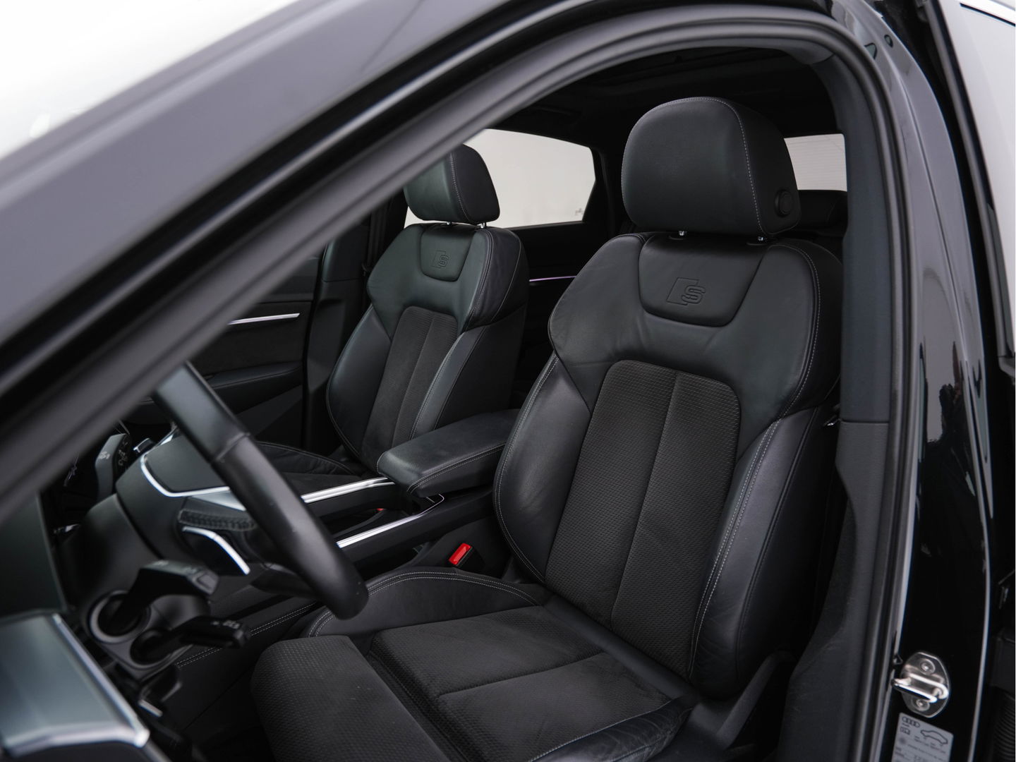 Audi e-tron Sportback 50 Quattro S-line Edition 71 kWh [ 3-Fase ] { SOH-100%} (INCL-BTW) *PANO | LEATHER-FABRIC | FULL-LED | ADAPTIVE-CRUISE | MEMORY-PACK | AIR-SUSPENSION | DIGI-COCKPIT | HEATED-SPORTSEATS | NAVI-FULLMAP | ECC | PDC | CRUISE | 20''ALU*