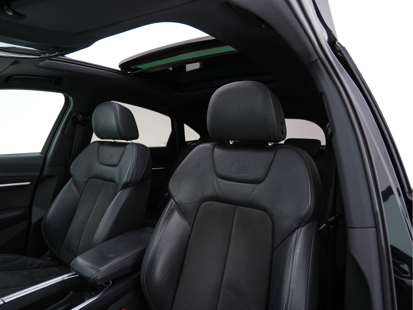 Audi e-tron Sportback 50 Quattro S-line Edition 71 kWh [ 3-Fase ] { SOH-100%} (INCL-BTW) *PANO | LEATHER-FABRIC | FULL-LED | ADAPTIVE-CRUISE | MEMORY-PACK | AIR-SUSPENSION | DIGI-COCKPIT | HEATED-SPORTSEATS | NAVI-FULLMAP | ECC | PDC | CRUISE | 20''ALU*