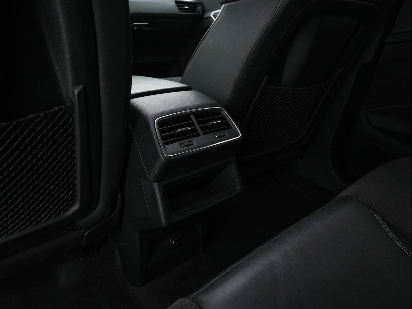 Audi e-tron Sportback 50 Quattro S-line Edition 71 kWh [ 3-Fase ] { SOH-100%} (INCL-BTW) *PANO | LEATHER-FABRIC | FULL-LED | ADAPTIVE-CRUISE | MEMORY-PACK | AIR-SUSPENSION | DIGI-COCKPIT | HEATED-SPORTSEATS | NAVI-FULLMAP | ECC | PDC | CRUISE | 20''ALU*
