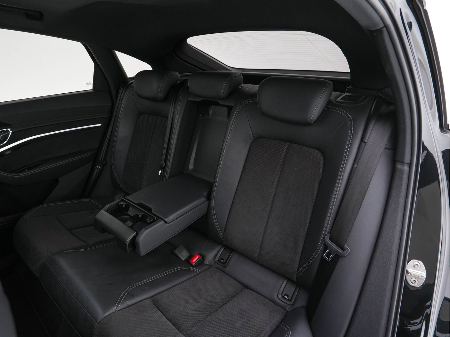 Audi e-tron Sportback 50 Quattro S-line Edition 71 kWh [ 3-Fase ] { SOH-100%} (INCL-BTW) *PANO | LEATHER-FABRIC | FULL-LED | ADAPTIVE-CRUISE | MEMORY-PACK | AIR-SUSPENSION | DIGI-COCKPIT | HEATED-SPORTSEATS | NAVI-FULLMAP | ECC | PDC | CRUISE | 20''ALU*
