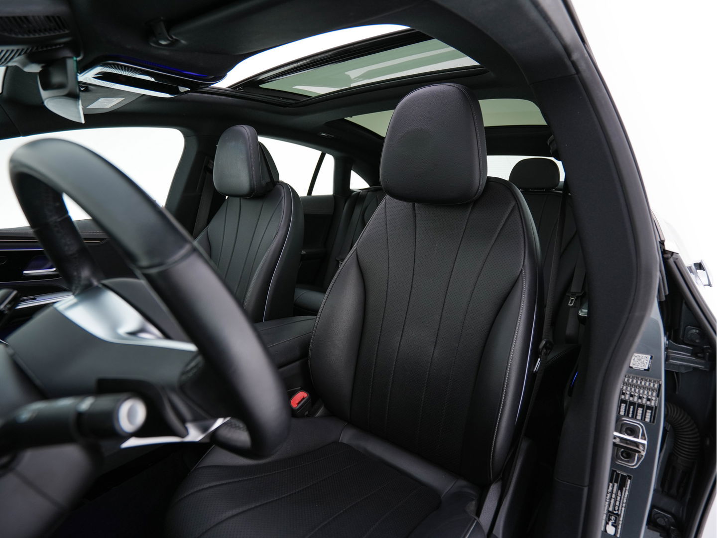 Mercedes-Benz EQE 300 Business Line 89 kWh [ 3-Fase ] (INCL-BTW) *HEATPUMP | PANO | LUXURY-LEATHER | FULL-LED | ADAPTIVE-CRUISE | DIGI-COCKPIT | MBUX-NAVI | HEATED-COMFORTSEATS | KEYLESS | SHIFT-PADDLES | ECC | PDC |  19"ALU*