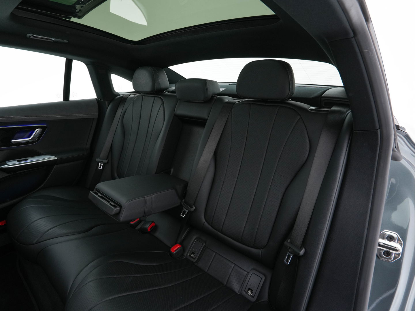 Mercedes-Benz EQE 300 Business Line 89 kWh [ 3-Fase ] (INCL-BTW) *HEATPUMP | PANO | LUXURY-LEATHER | FULL-LED | ADAPTIVE-CRUISE | DIGI-COCKPIT | MBUX-NAVI | HEATED-COMFORTSEATS | KEYLESS | SHIFT-PADDLES | ECC | PDC |  19"ALU*